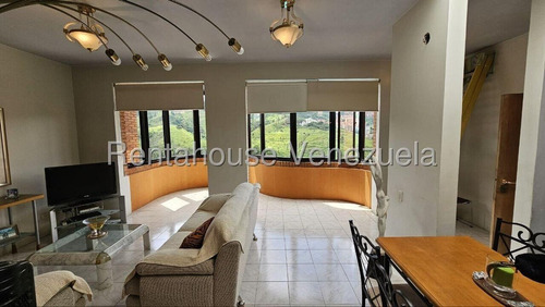 En Venta Hermosa Casa En Excelente Ubicación En Los Samanes 25-17999