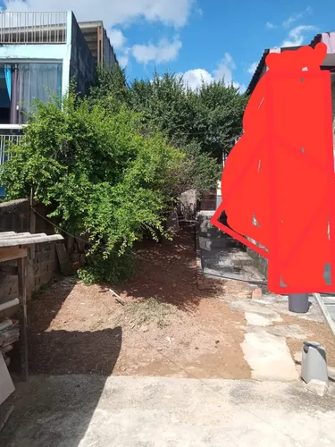 Casa Com Um Quarto, Cozinha E Banheiro.