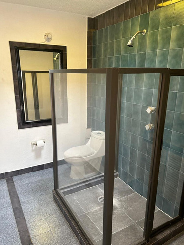 Casa Con Uso De Suelo Para Oficinas 839 M2 En Las Lomas De Chapultepec.