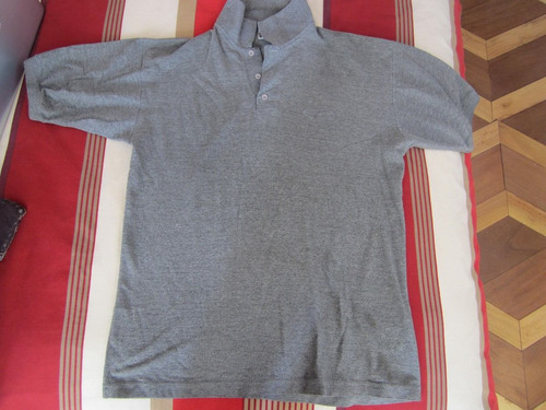 Camiseta Gris Con Cuello