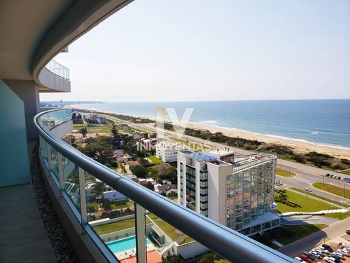 Playa Brava , Edificio Con Muy Buenos Amenities