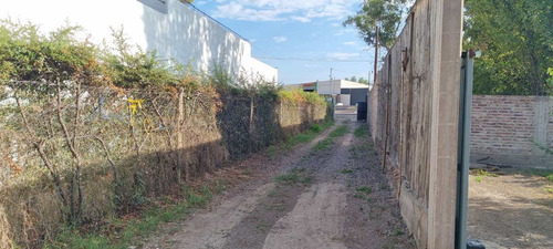 Casa Con Terreno Amplio, En Venta, Rp50 San Martin