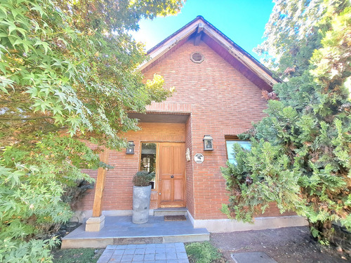 Preciosa Casa En Condominio, A Pasos De Colegios Y Locomocio