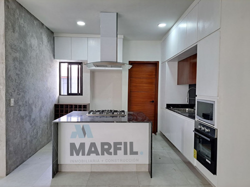Venta De Residencia De 3 Recámaras, Al Norte De V. De A. Colima