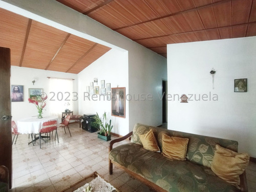 Amplia Casa En Venta Con Anexo Servicio De Internet Excelente Precio Los Samanes Maracay Estef 23-21298