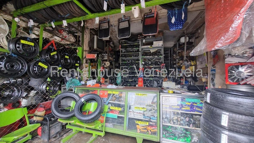 Local En Venta Ubicado En Cabudare Centro, Codigo 2 5 2 0 1 6 4, Mildred, Excelente Local Comercial, Tiene Acceso Por Las Dos Avenidas Principales, Ideal Para Cualquier Rubro, Cuena Con Santamaria