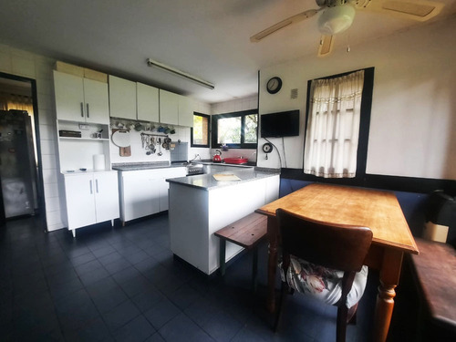 Ubicado En El Exclusivo Barrio Cerrado La Arboleda De Don Torcuato. Lindisima Casa Con 4 Dormitorios. Gran Lote De 920m2. Pileta. Muy Buen Estado.