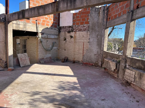 Uso Comercial. Lote Propio Con Salida A 2 Calles.