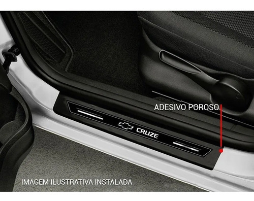 Imagem 2 de 2 de Soleira Protetora Porta Premium Gm Cruze Hatch 2020 2021
