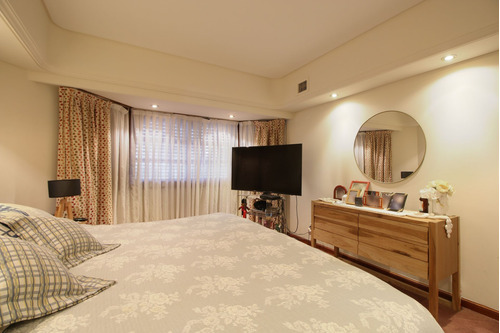 Venta Casa 5 Ambientes Jardin Y Cochera Playroom