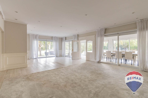 Casa En Venta En Abril