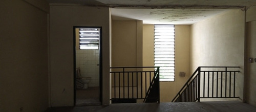 Imagen 6 de 11 de 125606 Carmen María González Vende 2 Locales En La Av Michelena (0412-4359728)