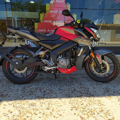 Imagen 2 de 12 de Bajaj Rouser Ns200
