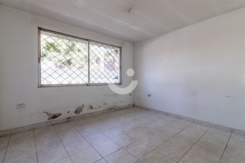 Amplia Y Bien Ubicada Casa Para Remodelar