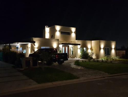 Imagen 2 de 16 de Casa En Venta En San Sebastián