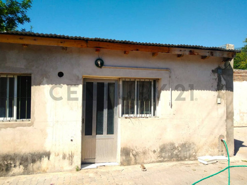 Venta Galpón Con Oficinas En Felipe More 1800
