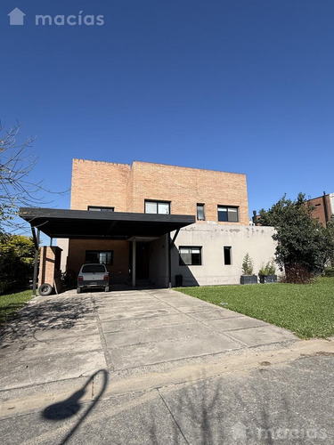 Casa En Venta En B° Cerrado Quinta Azucena
