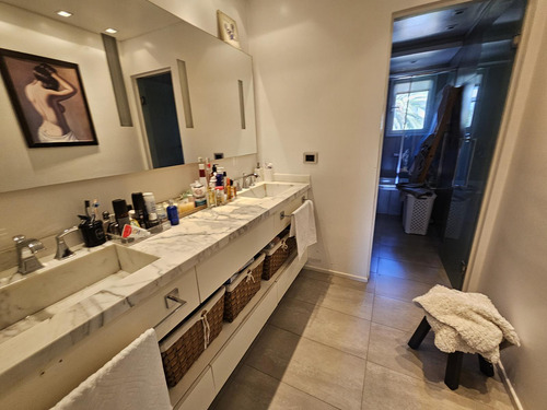 Espectacular Casa En Barrio Semi Privado