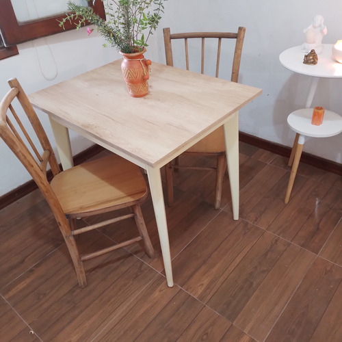 Mesa De Madera Con Tapa De Toble Nueva Acompañada Con Sillas