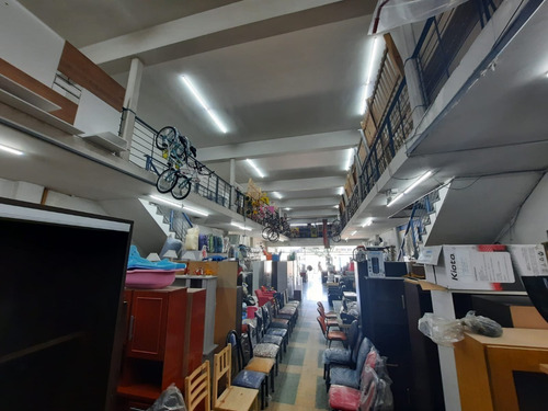 Imagen 4 de 4 de A L Q U I L E R 970 M² Local Moreno Centro */* Frente A Estación */*