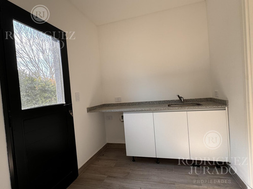 Casa En Venta De 4 Dorm Y Dependencia A La Laguna San Matias Escobar