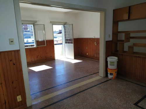 Local Comercial + Una Casa + Un Apartamento En La Blanqueada