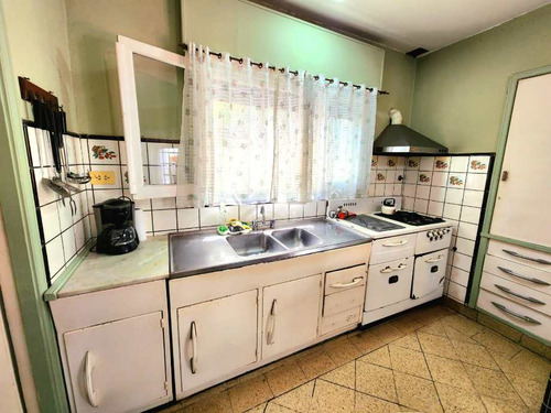 Chalet En Venta En Castelar Sur