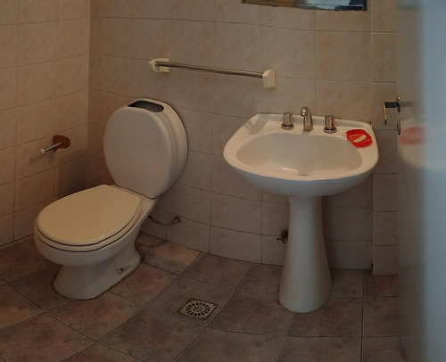Casa En Dos Plantas 3 Ambientes Con 2 Baños