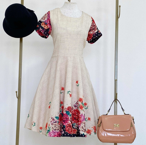 Imagem 3 de 8 de Vestido Midi Rodado Com Manga Bege Floral