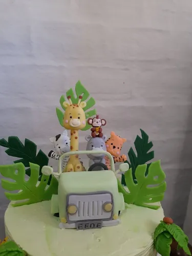 Adorno En Porcelana Fria Para Torta Auto Safari Con Animales