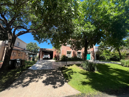 Casa En Venta En Los Jazmines, Pilar Del Este, Pilar