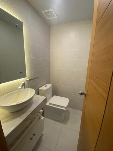 Imagen 8 de 22 de La Esperilla - Apartamento En Alquiler Amueblado - Código: Man-00110 Piso 5 2 Habitaciones Balcón Sala Comedor Lobby Área Social Con Bbq Piscina Gimnasio Área Infantil Salón De Eventos