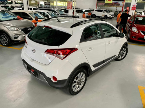 Imagem 3 de 7 de Hyundai Hb20x 2016 1.6 Style Flex 5p