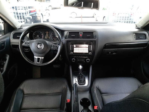 Imagem 10 de 14 de Volkswagen Jetta 2.0 Comfortline Flex 4p Aut 2011