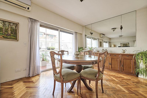 Piso De Cuatro Ambientes Con Cochera En Barrio Norte