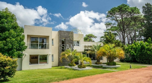 Casa En Venta En Exclusivo Barrio Privado En Punta Del Este- Ref: 63758