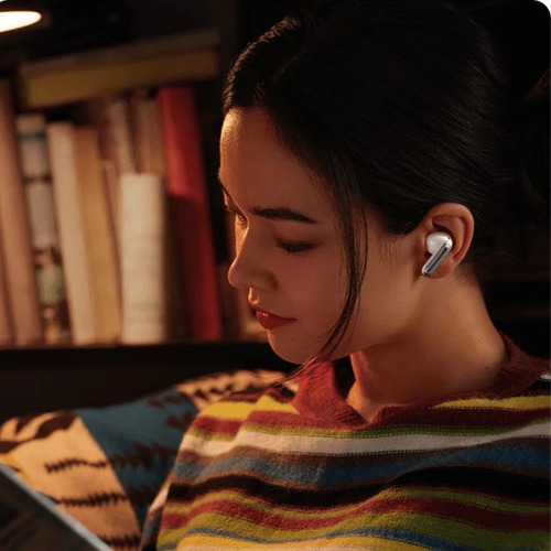 Imagen 6 de 9 de Auriculares in-ear gamer inalámbricos Xiaomi Redmi Buds 4 Pro M2132E1 midnight black con luz LED
