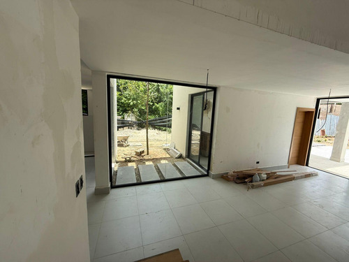 Villa En Venta En Playa Nueva Romana, A Estrenar.