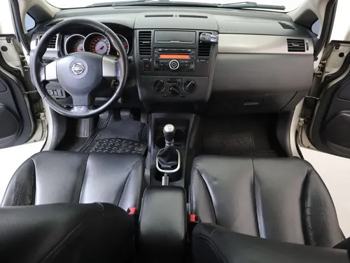 Nissan tiida hb 1.8 Premium
