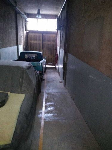 Imagen 4 de 13 de Galpon Sobre 9 X 60 En 2 Plantas Con Local Y Vivienda 3 Amb.