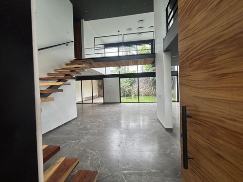 Casa En Venta Estilo Contemporáneo En Fraccionamiento Con Seguridad, Buenavista Cuernavaca Morelos