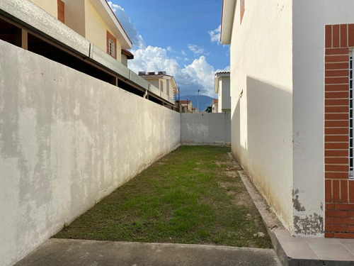 Imagen 4 de 9 de En Venta Lindo Townhouse En Res. Los Girasoles 04128676886