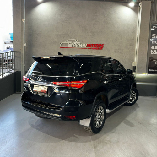 Toyota Hilux SW4 2.8 D-4D TURBO DIESEL SRX 4X4 AUTOMÁTICO