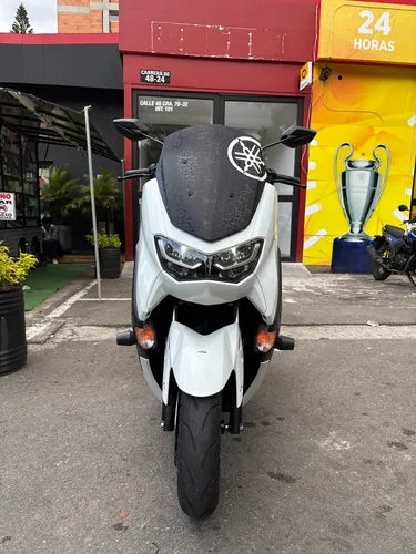 Yamaha N-max Connected