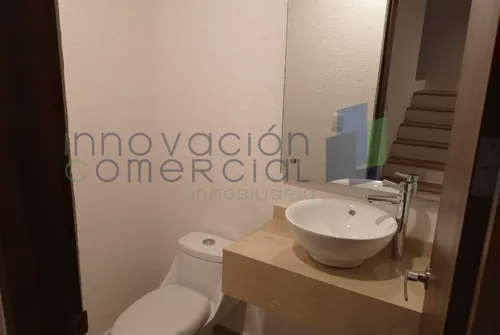 Casa En Renta En Altos Juriquilla, En Excelentes Condiciones Con Amenidades.