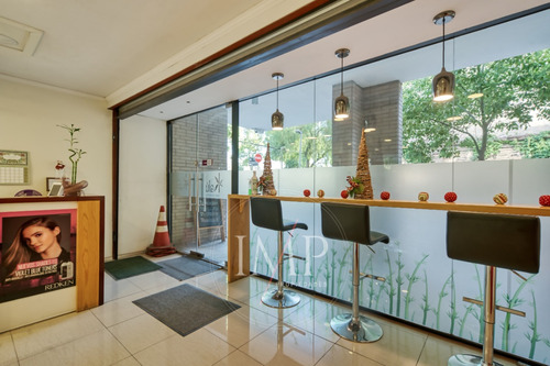 Amplio Local Comercial En Providencia