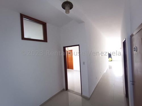 Casa En Venta En Colinas De Guataparo Valencia Mm Carabobo Con Patio Jardin Vigilancia Y Agua De Manantial