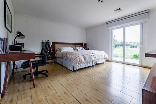 Oportunidad!! Casa En Venta 5d/5b En Colina