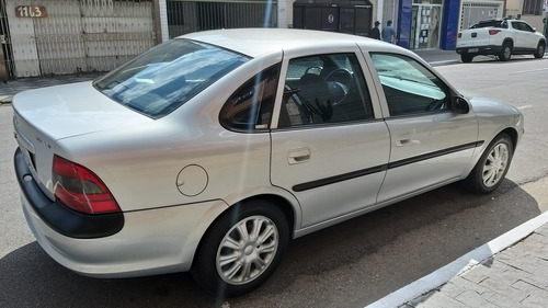 Imagem 10 de 13 de Chevrolet Vectra 1999 2.2 16v Cd 4p