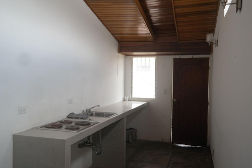 Imagen 3 de 14 de Casa En Venta Mls #21-22211 - Laura Colarusso
